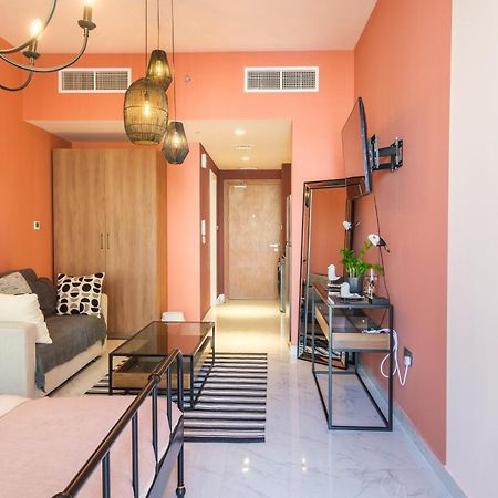 Poolside Charm Apartment Абу Даби Екстериор снимка