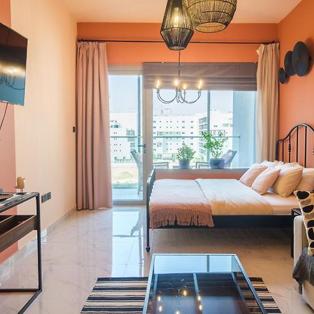 Poolside Charm Apartment Абу Даби Екстериор снимка