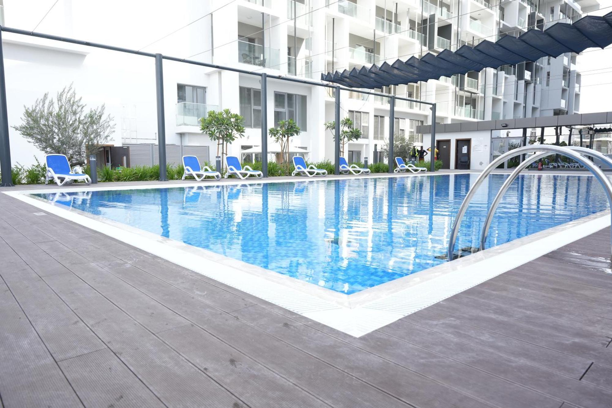 Poolside Charm Apartment Абу Даби Екстериор снимка
