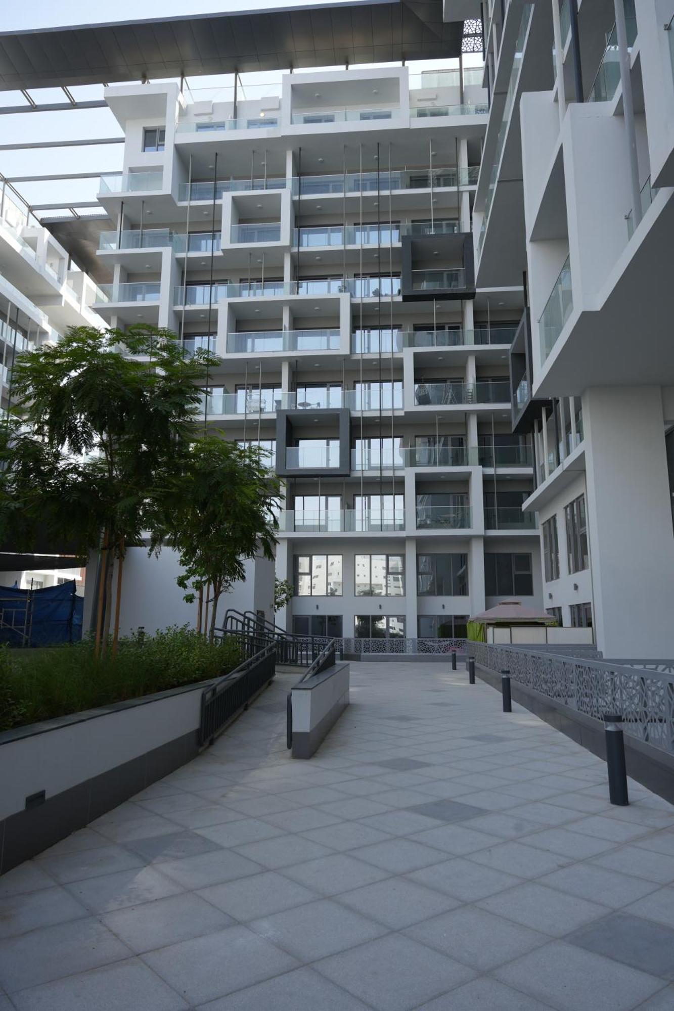 Poolside Charm Apartment Абу Даби Екстериор снимка